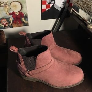 Mauve suede Teva ankle boots - worn twice!